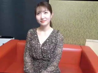 放逐之城无毛白虎露脸丝袜女销售员镜头前卖自己，好骚啊自己舔假阳具上的淫水，揉奶抠逼坐插道具，搞的骚穴淫水泛滥